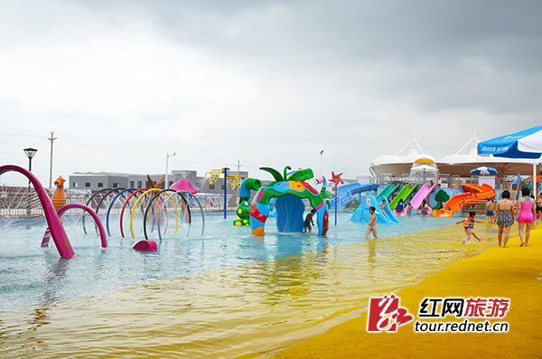 小孩子们喜爱的梦幻儿童池。