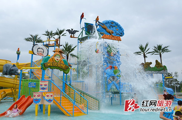 清凉刺激的亚马逊风情水寨。