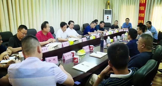 黄伟雄主持召开平江颐华城,总部经济基地项目调度会