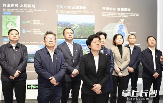 省委常委、长沙市委书记吴桂英在湘潭市调研雨湖产业新城。余劭劼 摄