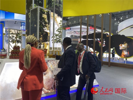 �������ڸչ�����չ̨ѡ����Ʒ�������� �θ���