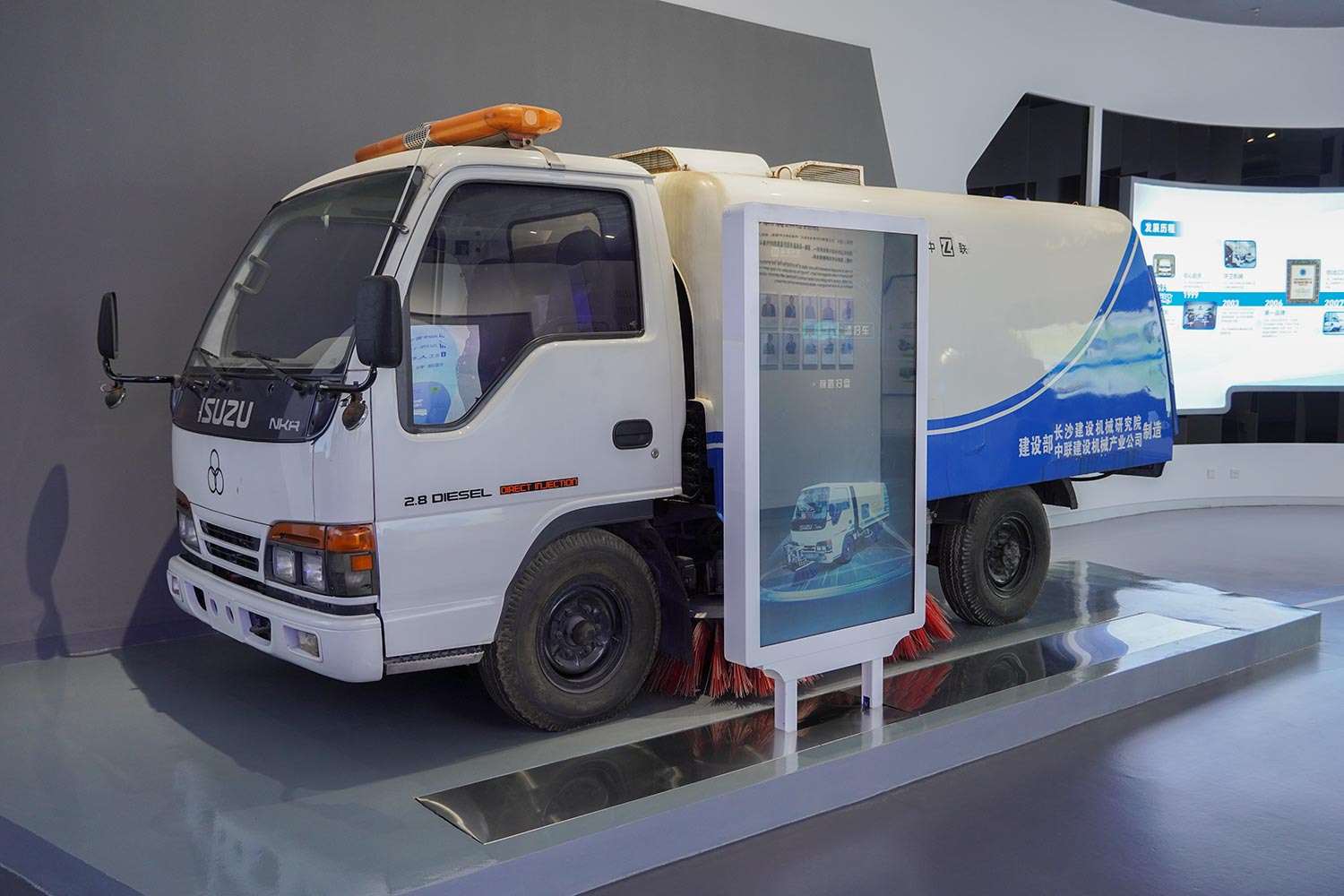 面向市场销售的第一代洗扫车。胡奥摄