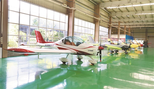 9月8日,山河星航在株洲芦淞航空产业基地举行“新征程、新跨越”新品牌发布会,现场展示阿若拉飞机。 湖南日报全媒体记者 赵持 摄