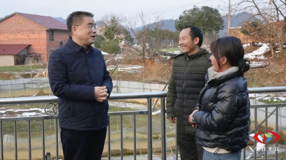 李勇到加义镇开展走访调研