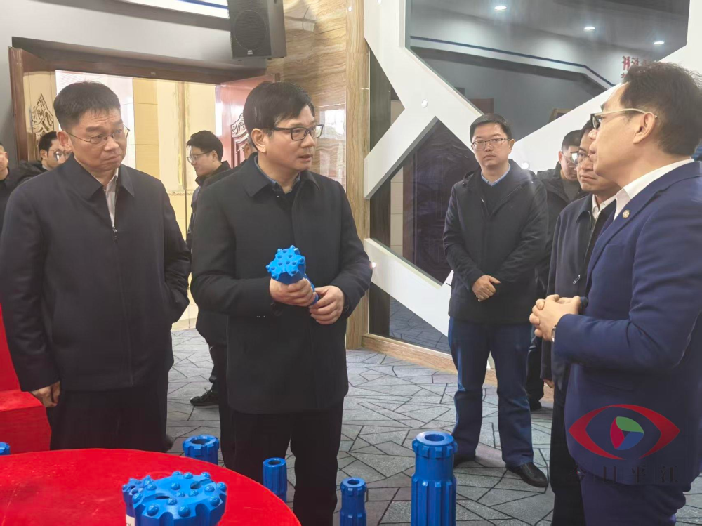 ������һ����ƽ���в�ҵ��չ�밲ȫ��������