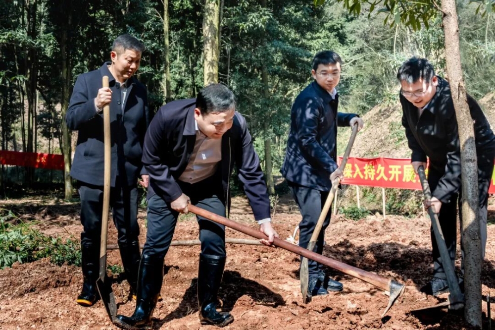 ����Ϊý��ƽ����Ⱥ�ʹ��춨����̬֮Լ